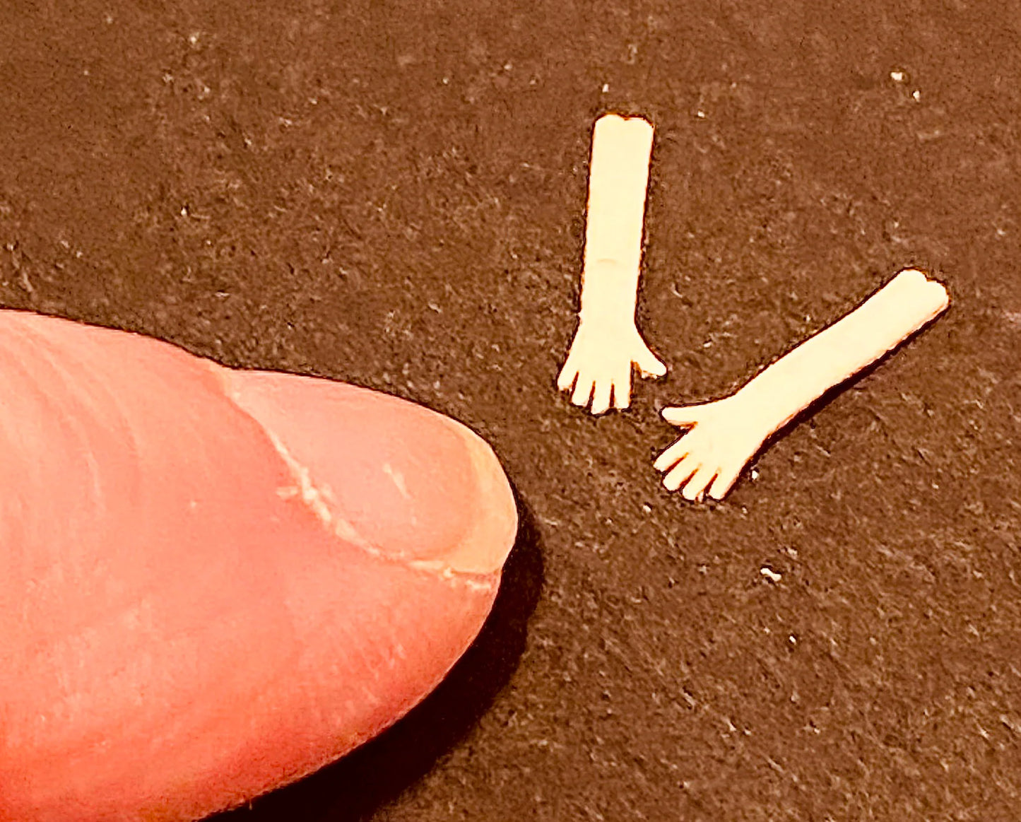 Lange Handschuhe im Maßstab 1:48